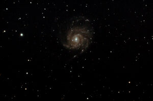 M101, 10 frames at 360 seconds each with LP filter, 90 gain and 88% moon. Core easy to process. Very grainy. Color too red