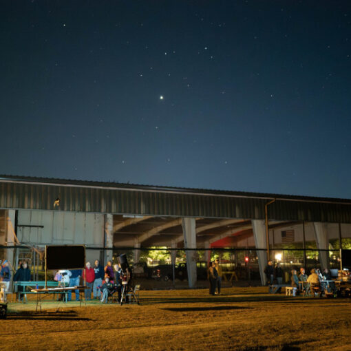 Skaneatelas star party. Picture of the field with participants.